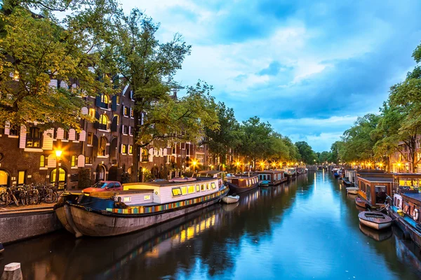 Canali di Amsterdam di notte — Foto Stock