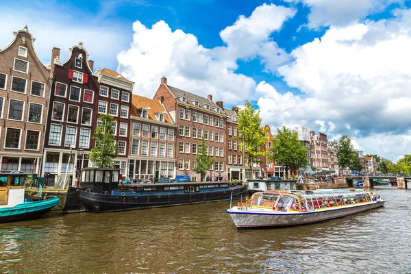 Amsterdam canals and  boats — Stock Photo, Image