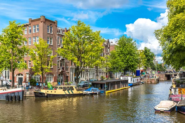 Amsterdam canais e barcos — Fotografia de Stock