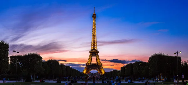 Torre Eiffel al atardecer — Foto de Stock