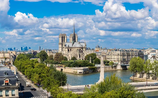 Sena y Notre Dame de Paris — Foto de Stock