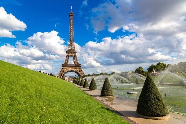 Torre Eiffel en París — Foto de Stock