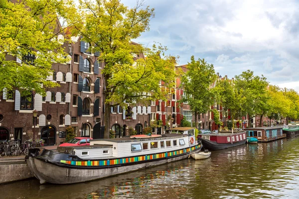 Amsterdam canais e barcos — Fotografia de Stock