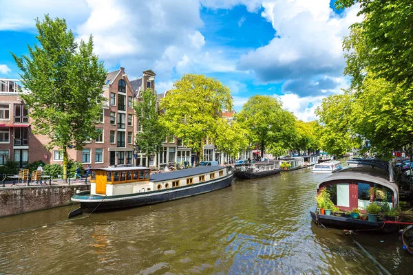 Amsterdam canaux et bateaux — Photo