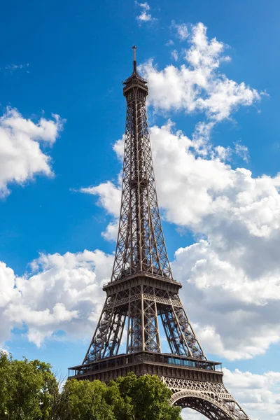 Eiffel tower  in Paris — Stock Photo, Image