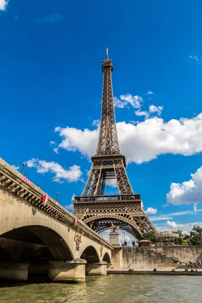 Torre della Senna ed Eiffel a Parigi — Foto Stock