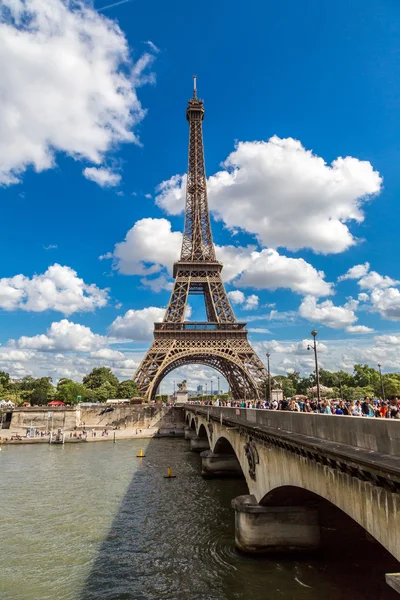 Sena y Torre Eiffel en París — Foto de Stock