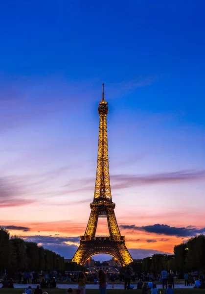 Eiffel Tower at sunset — Stock Photo, Image