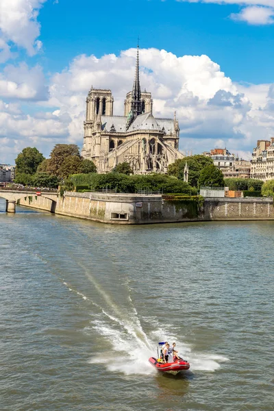 Sena e Notre Dame de Paris — Fotografia de Stock