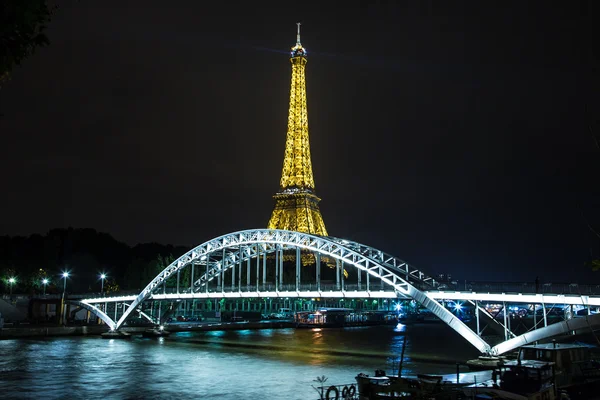 Eiffelturm bei Nacht — Stockfoto