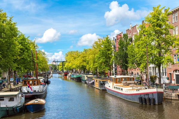 Amsterdam canais e barcos — Fotografia de Stock