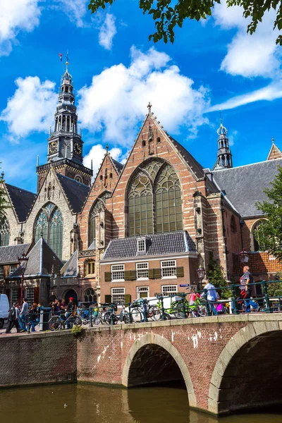 Ауде Керк в Амстердаме — стоковое фото