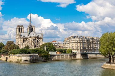 Seine ve Notre Dame de Paris