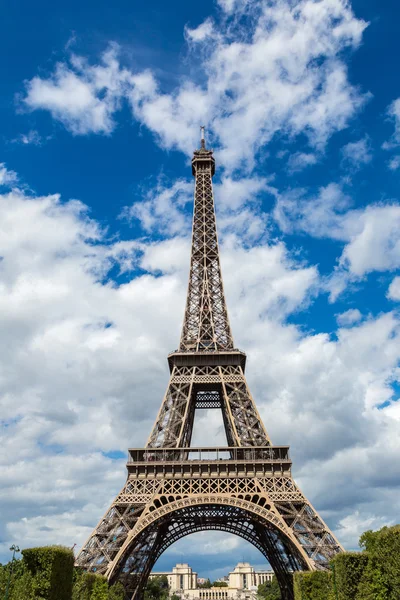 Torre Eiffel en París — Foto de Stock