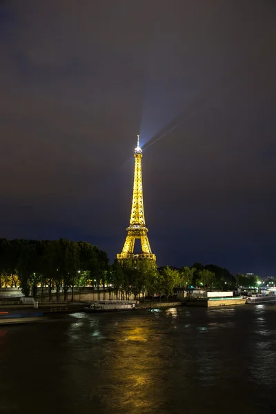 Eiffeltoren 's nachts — Stockfoto