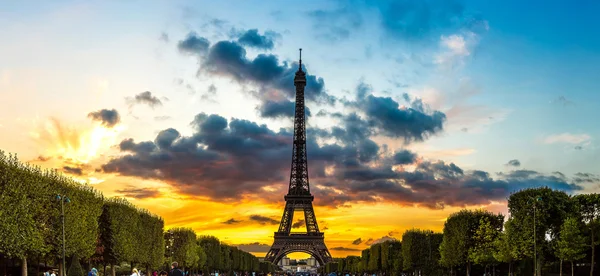 Eiffel Tower at sunset — Stock Photo, Image