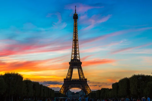 Torre Eiffel ao pôr do sol — Fotografia de Stock