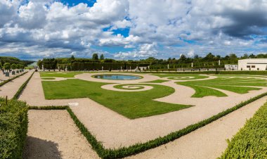 Versailles Sarayı bahçeleri