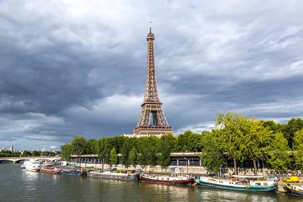 Paris 'teki Eyfel Kulesi