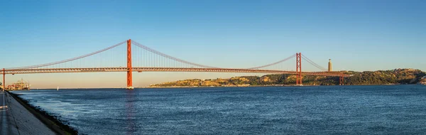 Eisenbahnbrücke in Lissabon — Stockfoto