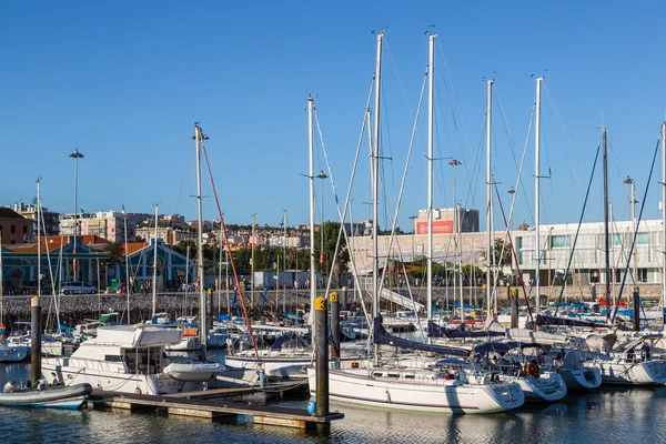 Yates en el puerto de Lisboa — Foto de Stock