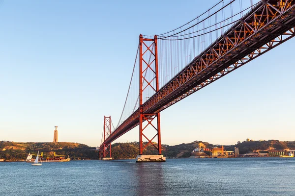 Eisenbahnbrücke in Lissabon — Stockfoto