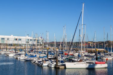 Lizbon limanında yatlar