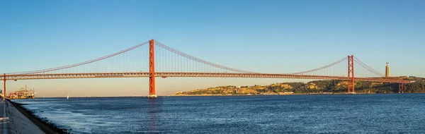 Eisenbahnbrücke in Lissabon — Stockfoto