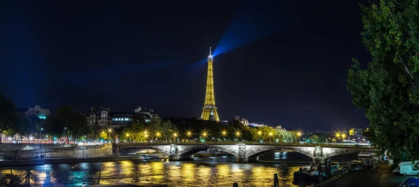 Torre Eiffel ao pôr do sol — Fotografia de Stock