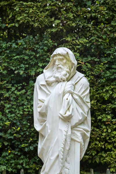 在凡尔赛公园的雕像 — 图库照片