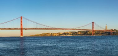 Demiryolu Köprüsü Lizbon.