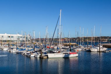 Lizbon limanında yatlar