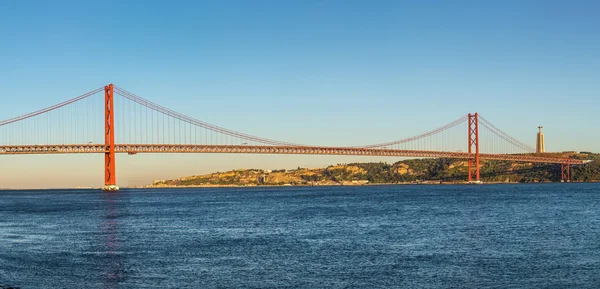 Eisenbahnbrücke in Lissabon. — Stockfoto