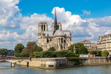 Seine ve Notre Dame de Paris