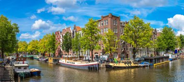 Kanal ve Amsterdam'da Köprüsü