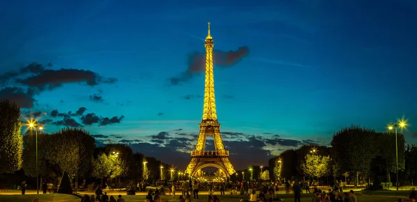 Eiffel-torony naplementekor — Stock Fotó