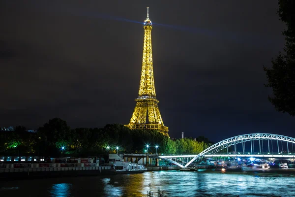 Tour Eiffel au coucher du soleil — Photo