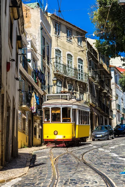 Tram vintage a Lisbona — Foto Stock