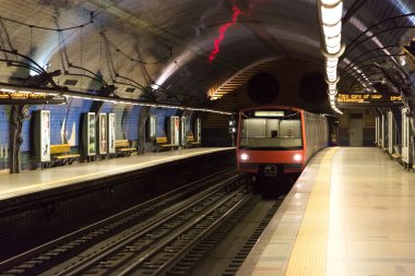 Lizbon metro treninin gelen