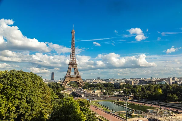 Eiffel tower  in Paris — Stock Photo, Image