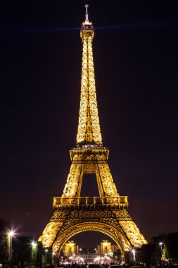 Eyfel Kulesi Paris geceleri