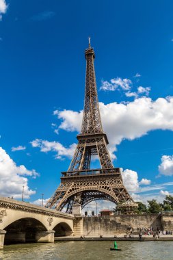 Paris 'teki Eyfel Kulesi