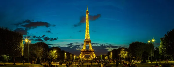 Eiffel Tower at sunset in Paris — Stock Photo, Image