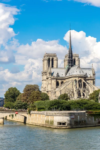 Seine und Notre Dame de Paris — Stockfoto