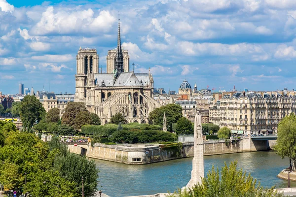 Seine ve Notre Dame de Paris — Stok fotoğraf