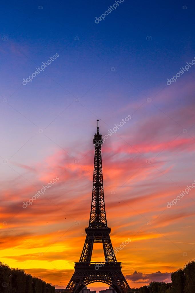Eiffel Tower At Sunset In Paris Stock Editorial Photo