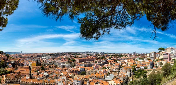 Panorámás kilátás nyílik a lisszaboni — Stock Fotó