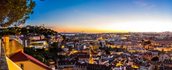 Vista de Lisboa à noite — Fotografia de Stock