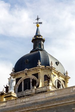 Madrid 'deki Almudena Katedrali