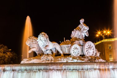 Madrid'da Cibeles Çeşmesi
